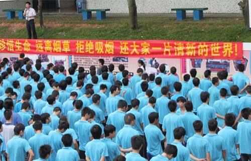 世界禁烟日，广州万通的学子正在学习禁烟精神