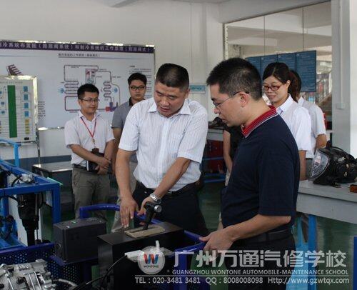 番禺区领导参观广州万通汽修学校实训室