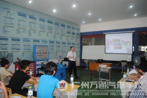 万通教师在比赛现场精彩说课