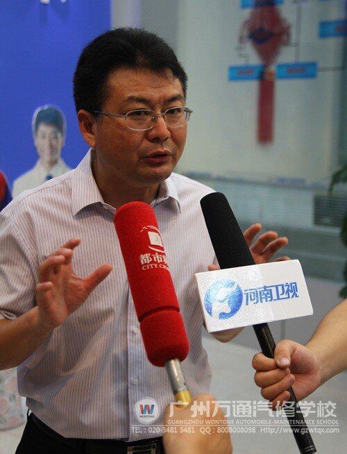 新华教育集团副总裁沙旭接受记者采访时高屋建瓴评价大赛
