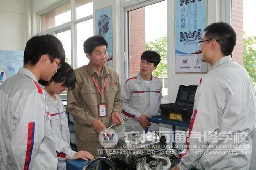 万通汽修教育双师型教师团队把学生当职业人培养
