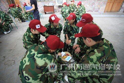 七巧板：大小、颜色和形状各异的小木板拼凑图形 锤炼团队协作意识
