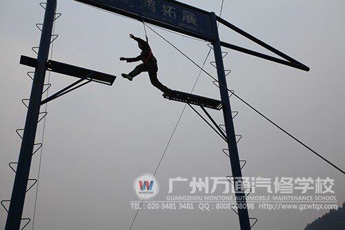 魅力剪影 惊险刺激的跳跃   挑战了极限 超越了自我