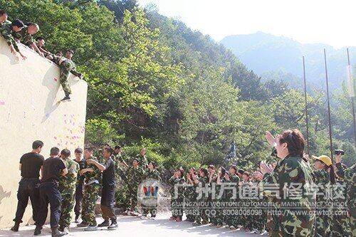 最后一个“逃生者” 每一个人都为即将到来的胜利加油助威