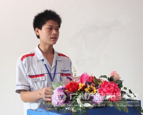 新生代表唐绍隆同学发言