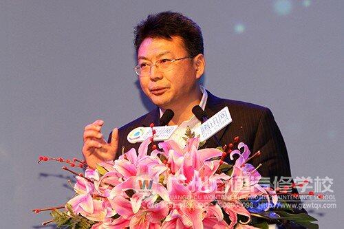 领军人物发表讲话