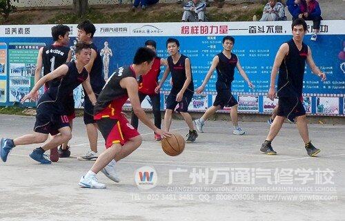 篮球赛比赛激烈进行中