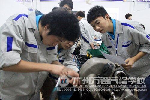 广州万通学汽修，学子理实一体化课堂，真正锻炼动手能力