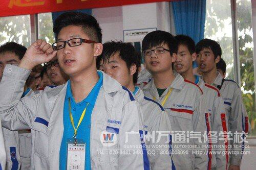 学生现场宣誓