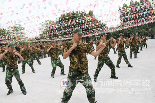 广州万通往年军训场景