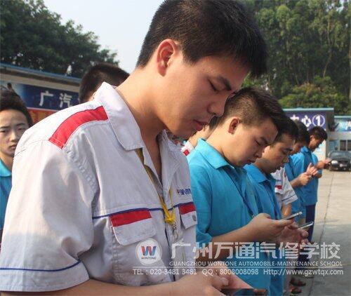 同学发短信为父亲送去祝福