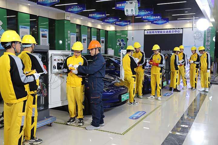 学新能源汽车技术 前景大好