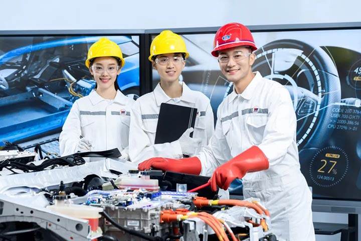 新能源汽车突破2000万辆