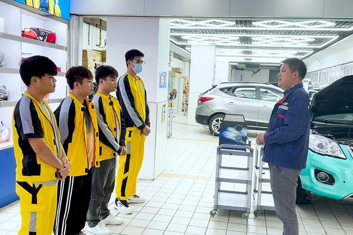 开一家汽车美容店如何