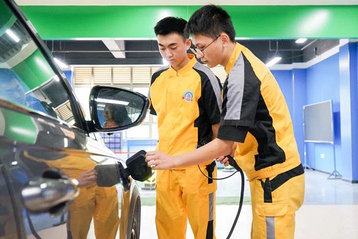 为什么越来越多人想学新能源技术